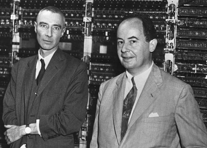 Robert Oppenheimer (left) with John von Neumann